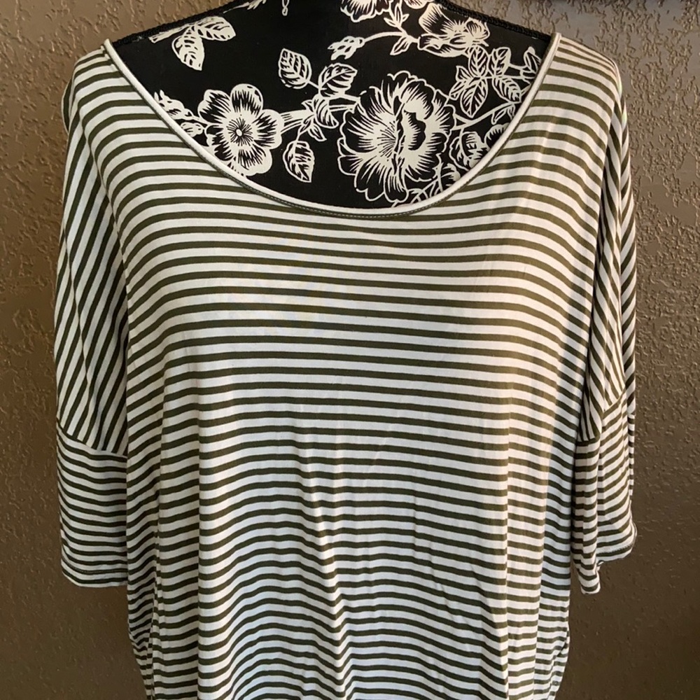 Old Navy tee